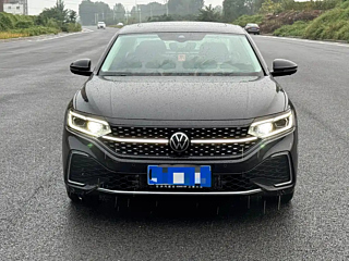 VOLKSWAGEN PASSAT 2024
