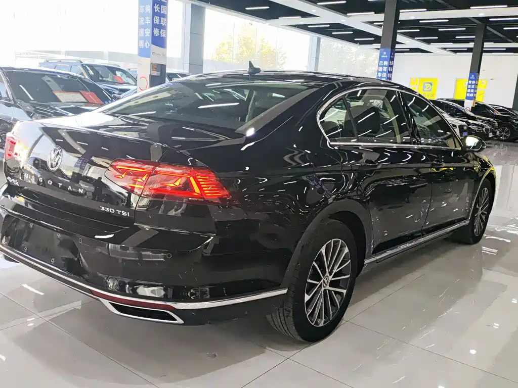 VOLKSWAGEN MAGOTAN 2020