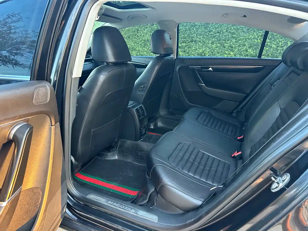 VOLKSWAGEN MAGOTAN 2012