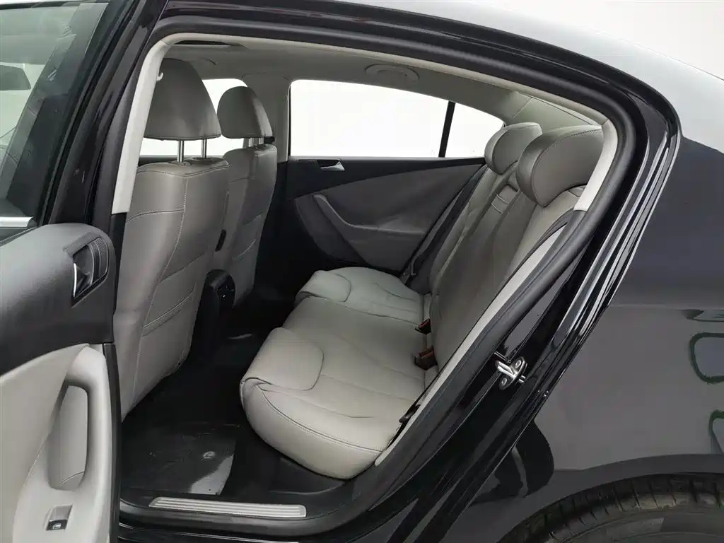VOLKSWAGEN MAGOTAN 2011