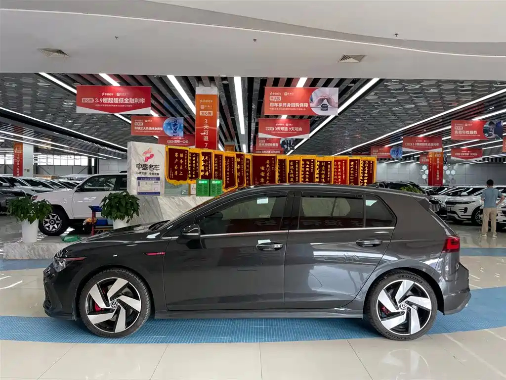 VOLKSWAGEN GOLF GTI 2021
