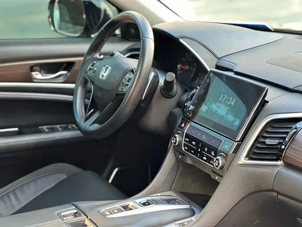 HONDA AVANCIER 2017