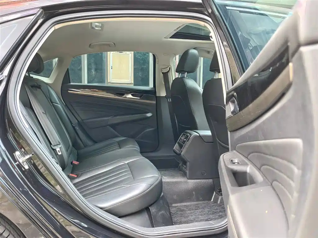 VOLKSWAGEN PASSAT 2021