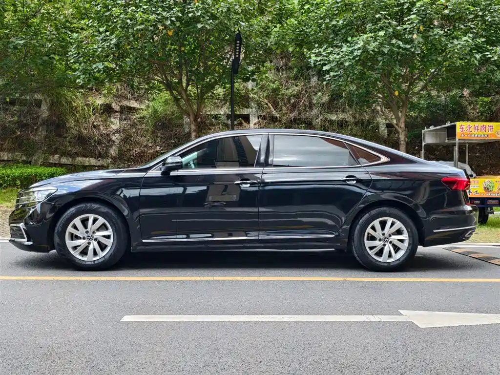 VOLKSWAGEN PASSAT 2021
