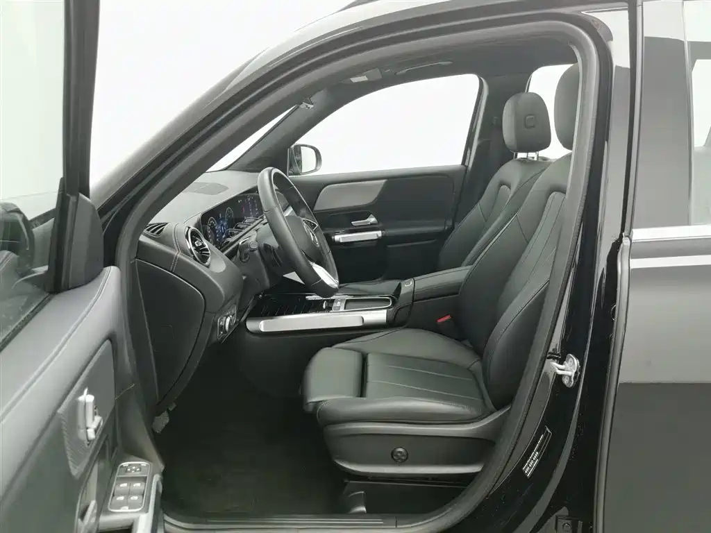 MERCEDES BENZ GLB 2024