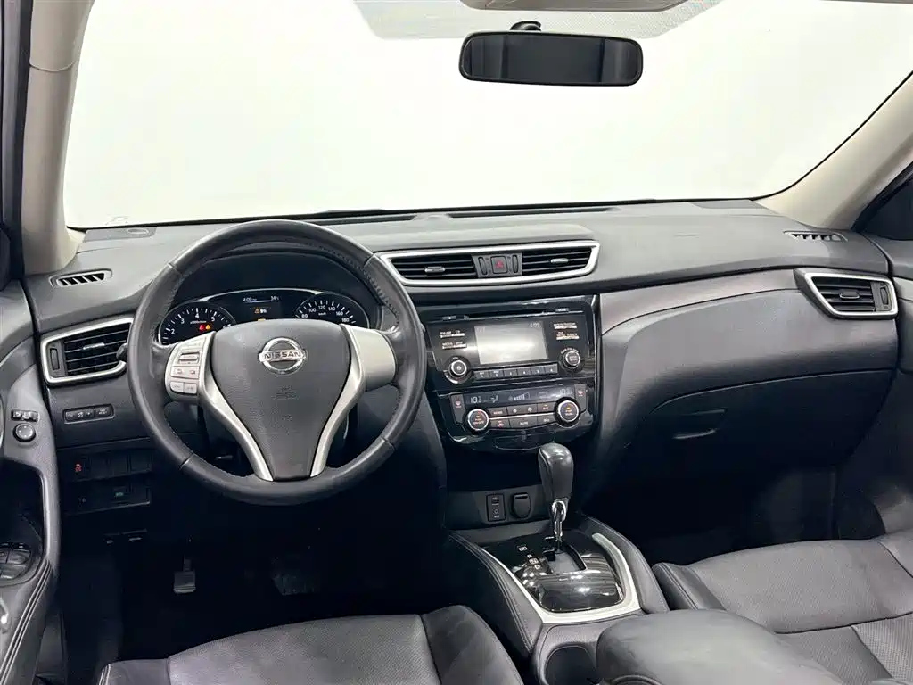 NISSAN X-TRAIL 2015