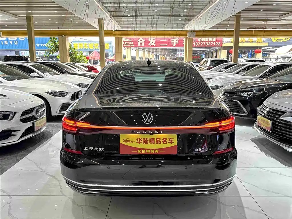 VOLKSWAGEN PASSAT 2024