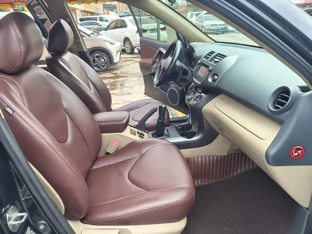 TOYOTA RAV4 RONGFANG 2013