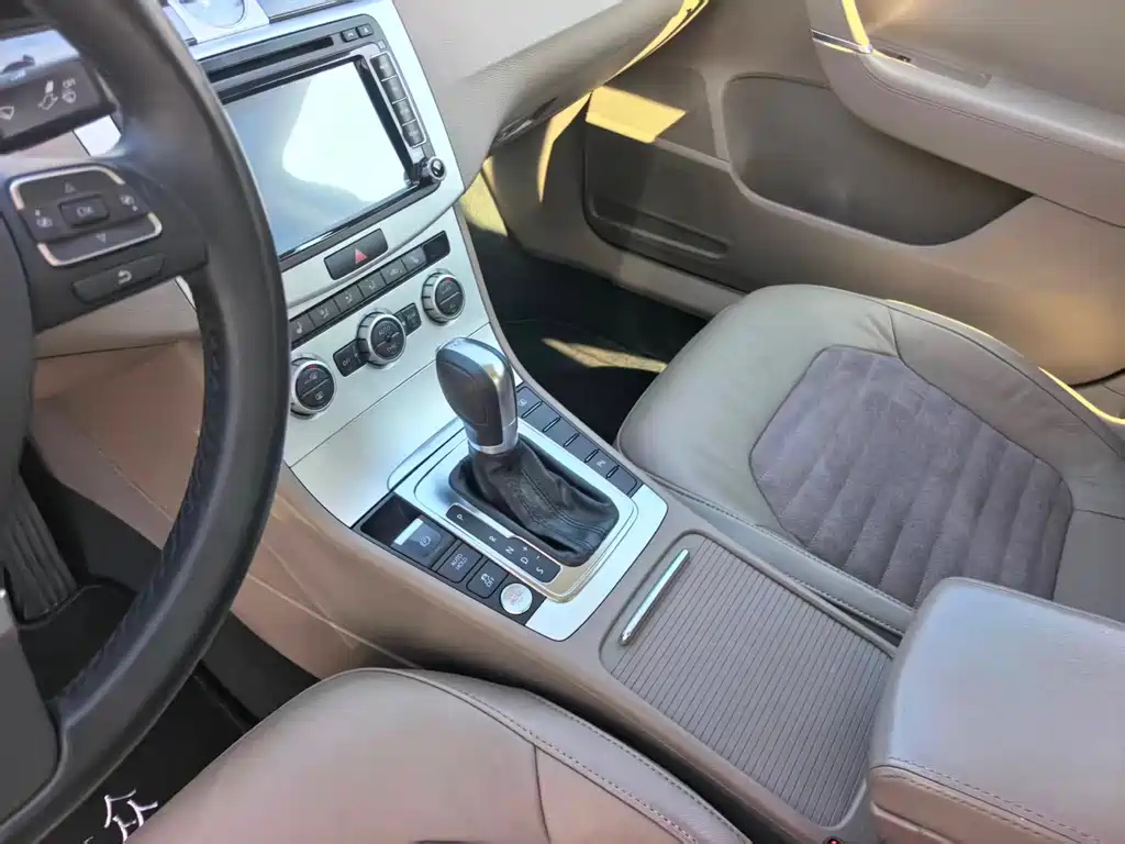 VOLKSWAGEN MAGOTAN 2013