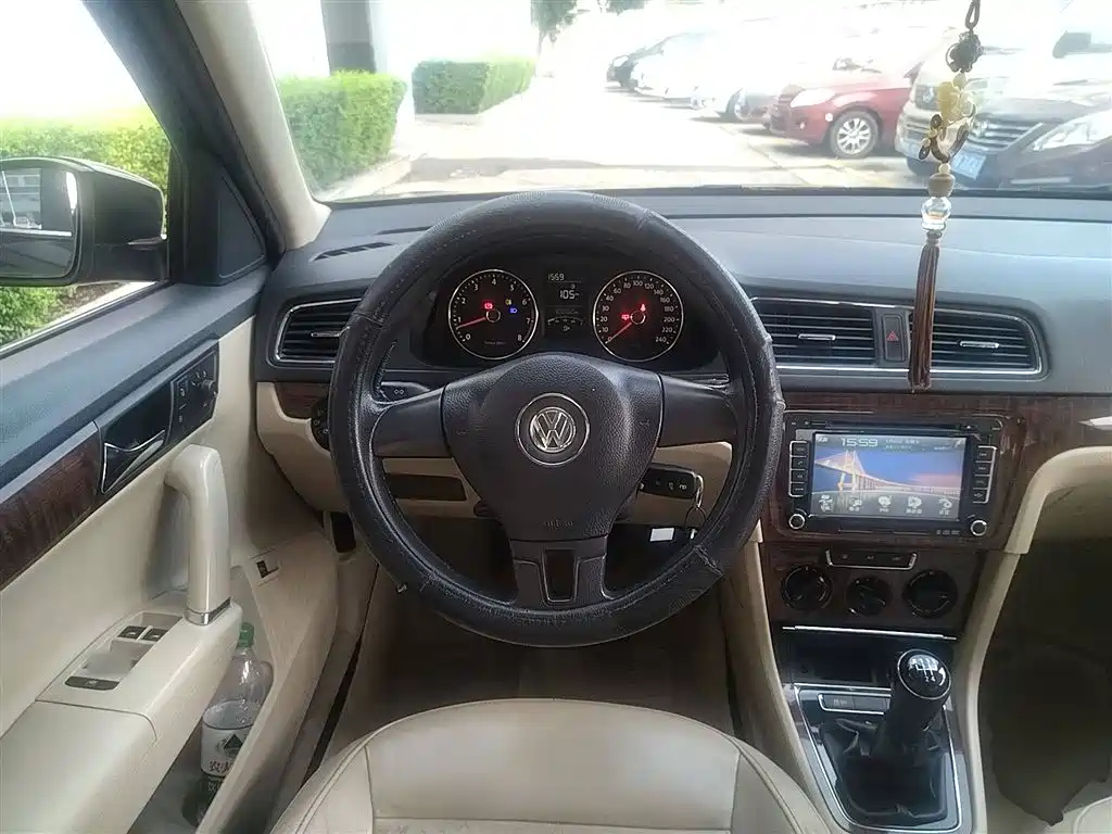 VOLKSWAGEN LAVIDA 2013