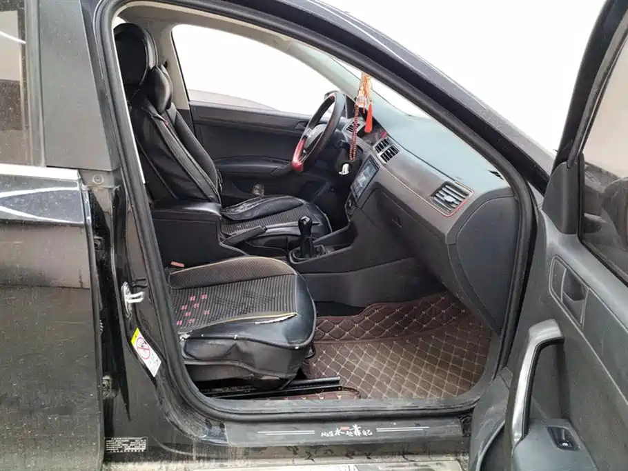 VOLKSWAGEN SANTANA 2017
