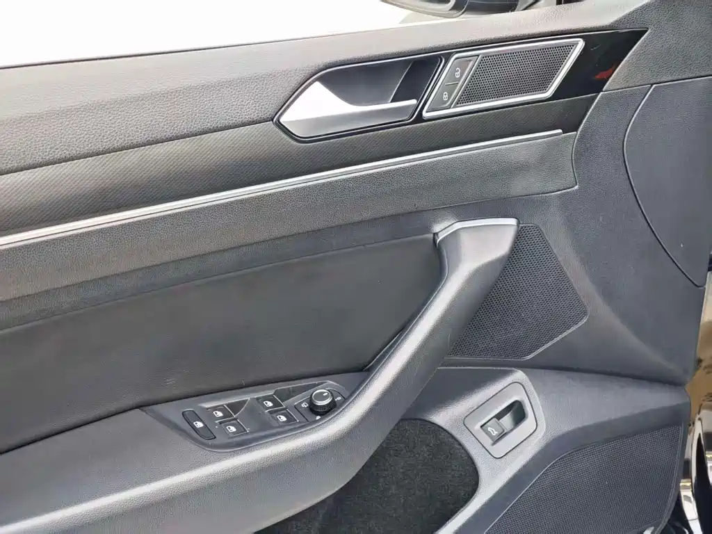 VOLKSWAGEN MAGOTAN 2020