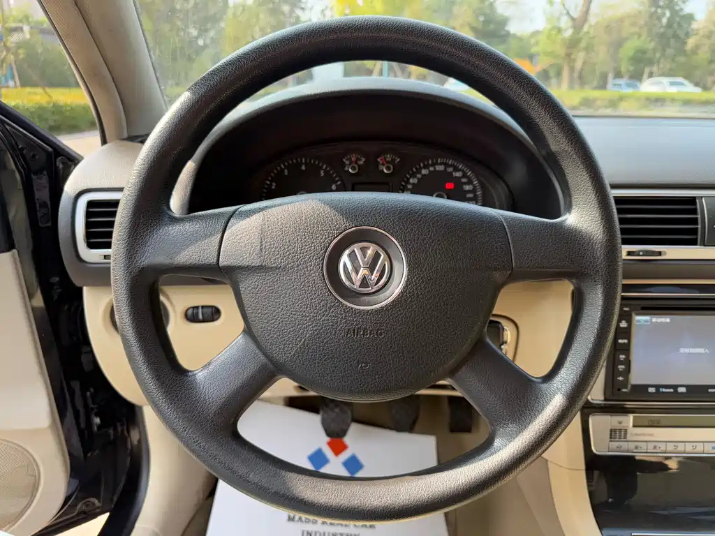 VOLKSWAGEN PASSAT LINGYU 2009