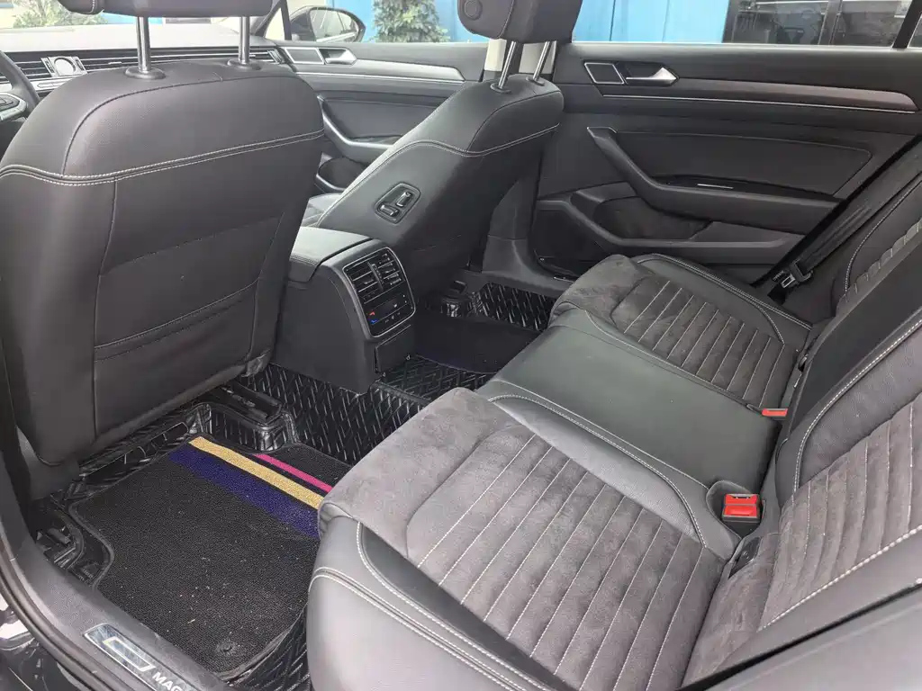 VOLKSWAGEN MAGOTAN 2020