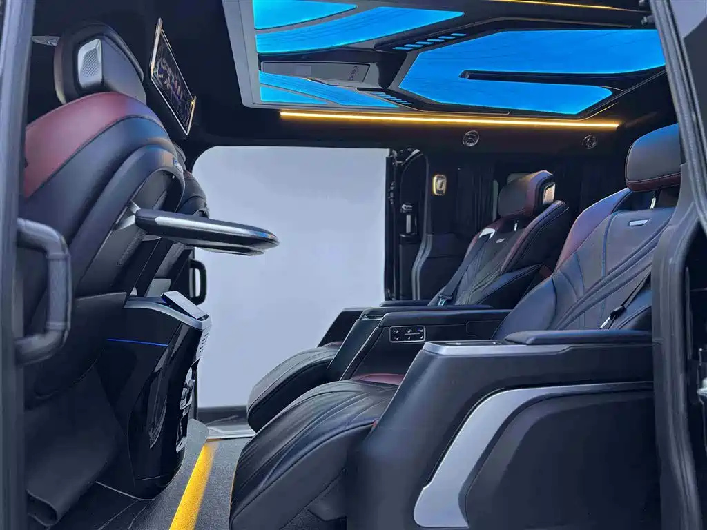 FORD TOUREO 2023