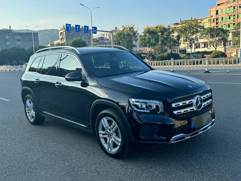 MERCEDES BENZ GLB 2023