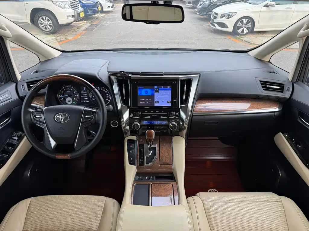 TOYOTA ALPHARD 2018