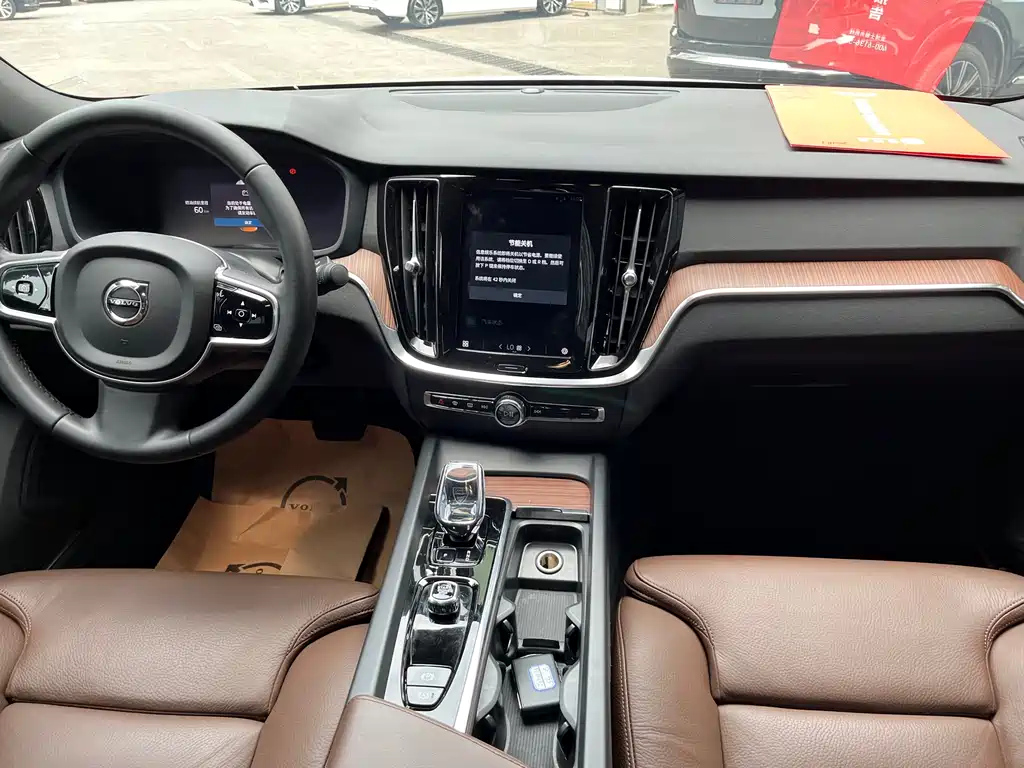 VOLVO S60 2024