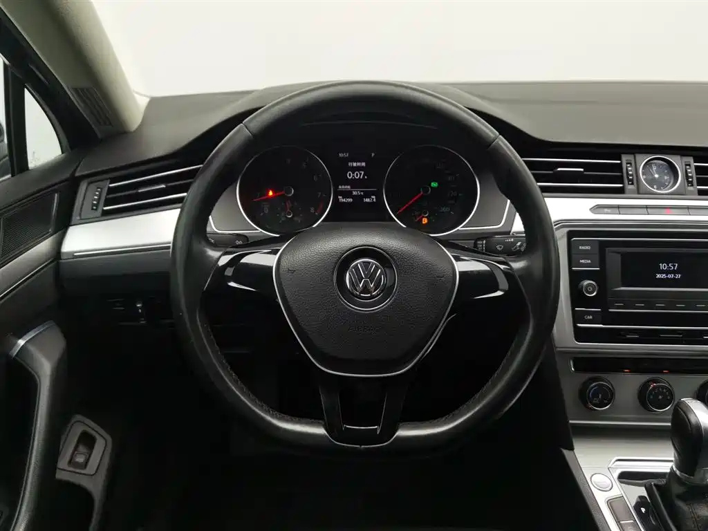 VOLKSWAGEN MAGOTAN 2018