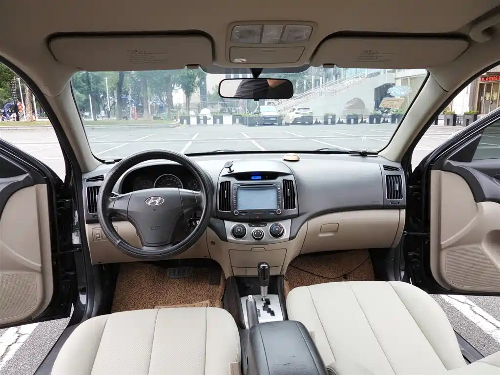 HYUNDAI CELESTA 2011