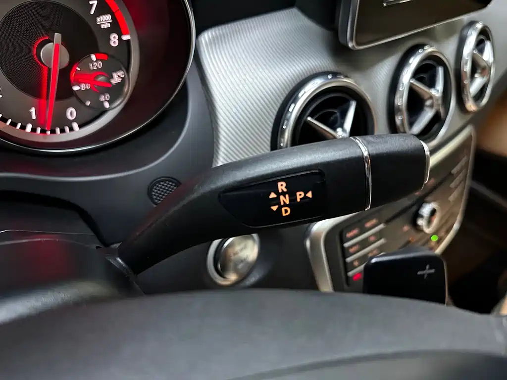 MERCEDES BENZ GLA 2016