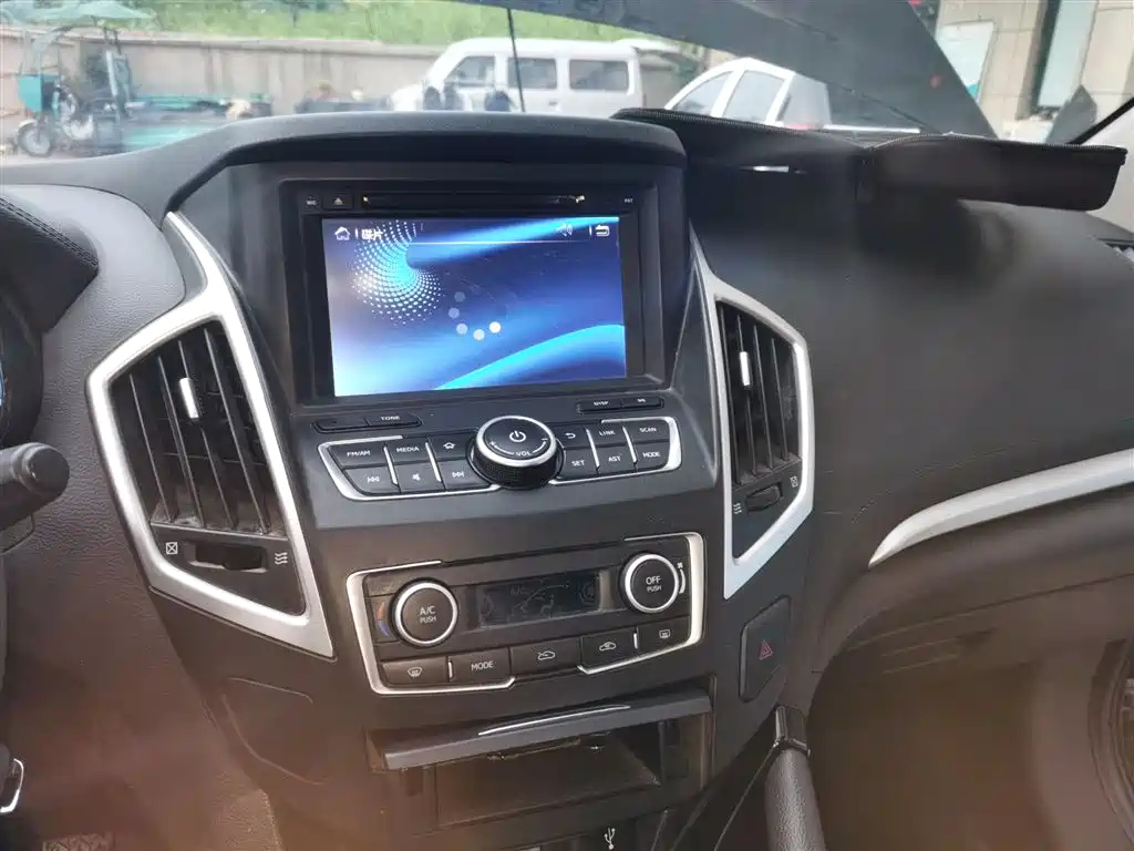 DONGFENG AEOLUS AX7 2016
