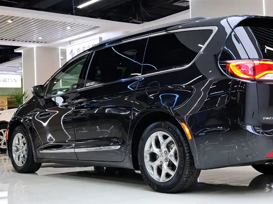 CHRYSLER OTHER 2017