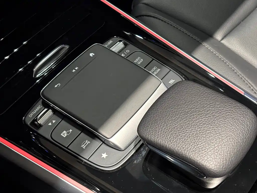 MERCEDES BENZ GLB 2024