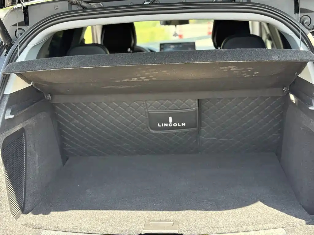 LINCOLN ADVENTURER 2022