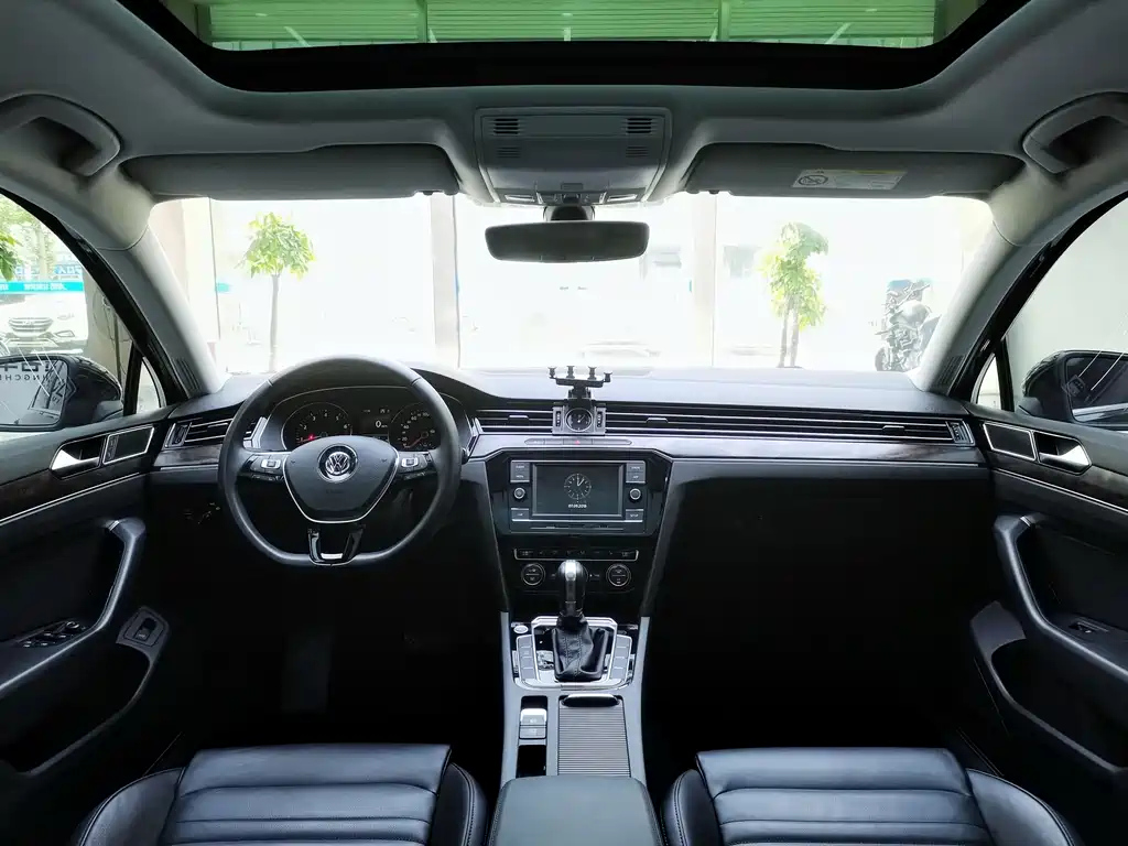 VOLKSWAGEN MAGOTAN 2018