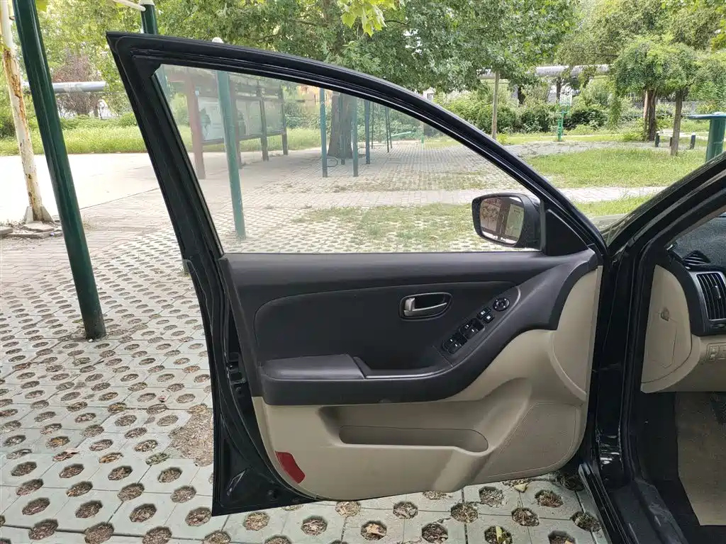 HYUNDAI CELESTA 2011
