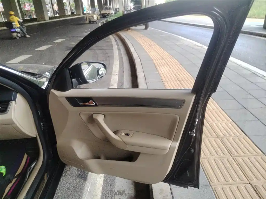 VOLKSWAGEN BORA 2015