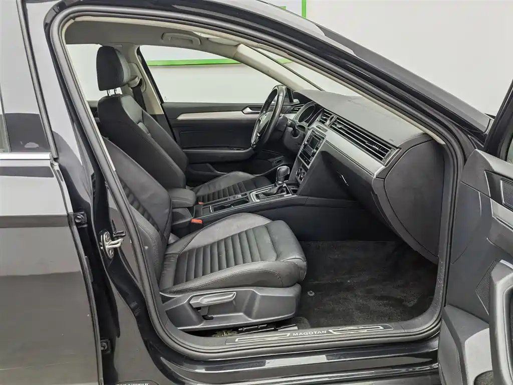 VOLKSWAGEN MAGOTAN 2019