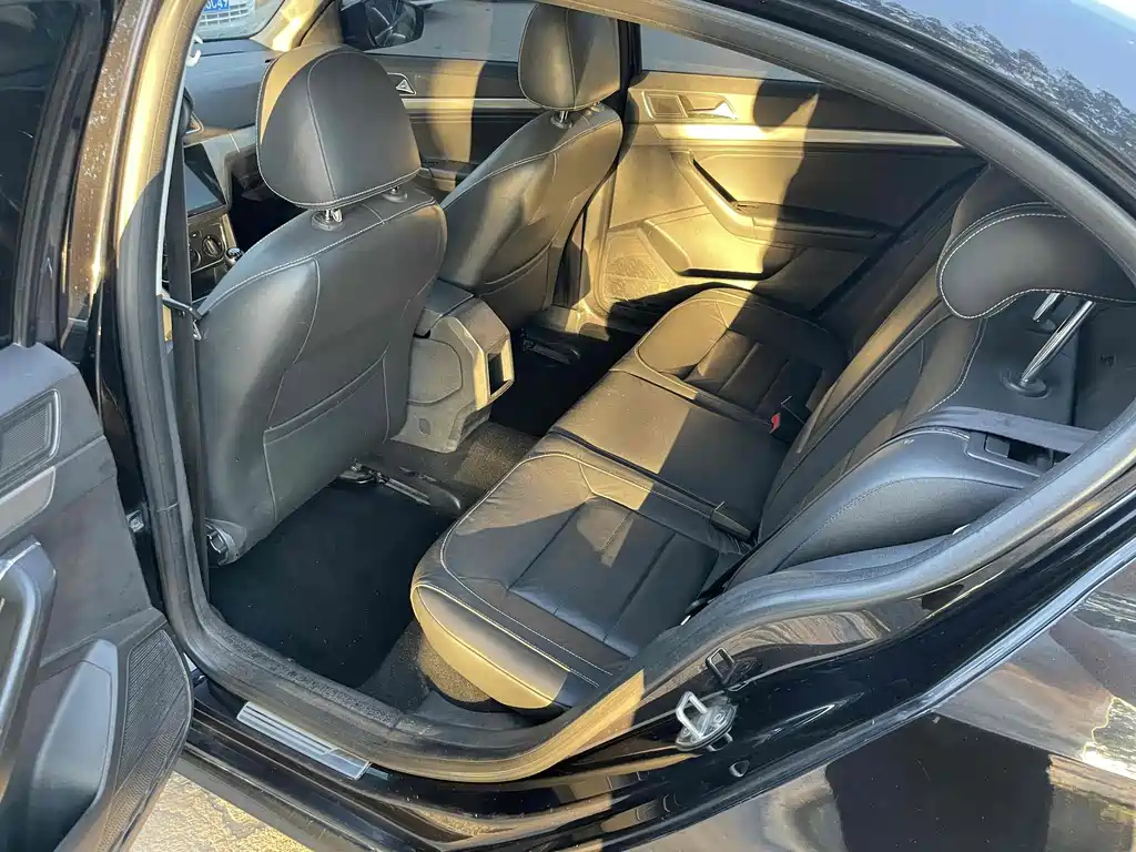 VOLKSWAGEN LAVIDA 2016