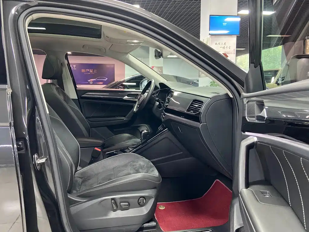 VOLKSWAGEN TAYRON 2019