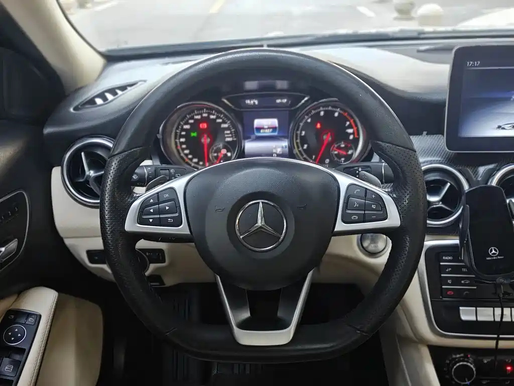MERCEDES BENZ GLA 2021