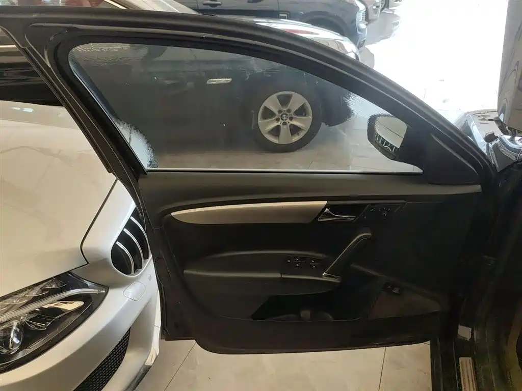 VOLKSWAGEN LAVIDA 2013