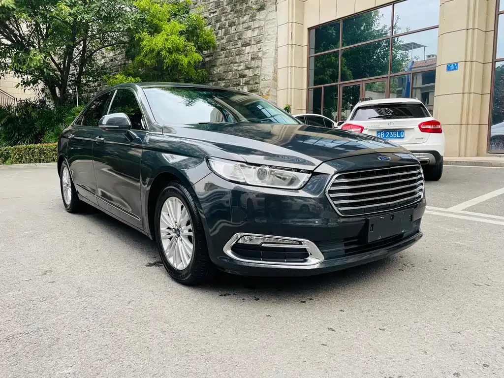 FORD TAURUS 2018