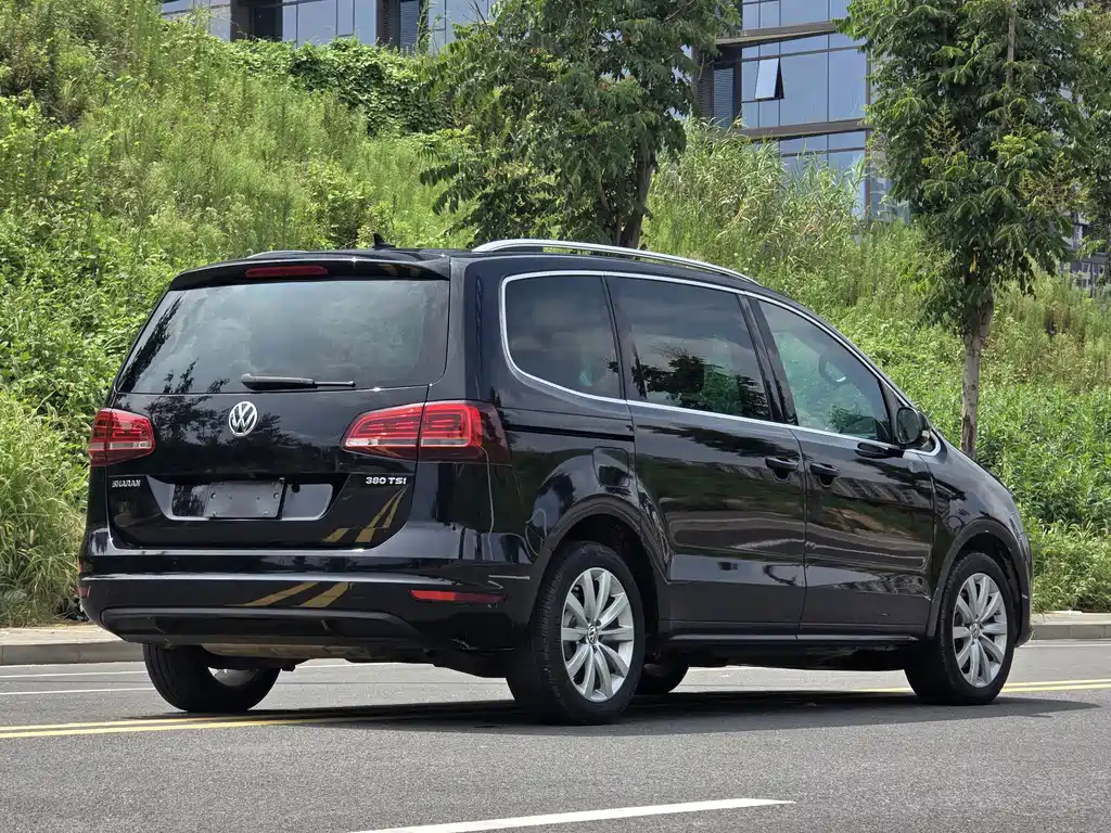 VOLKSWAGEN SHARAN 2016