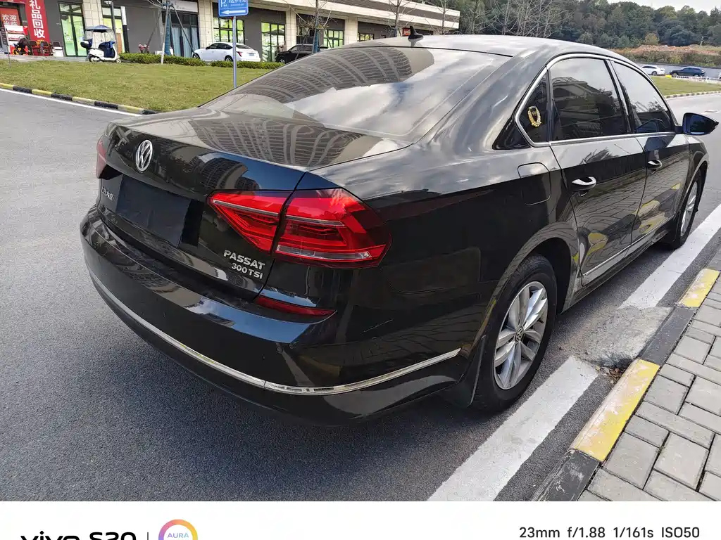 VOLKSWAGEN PASSAT 2017