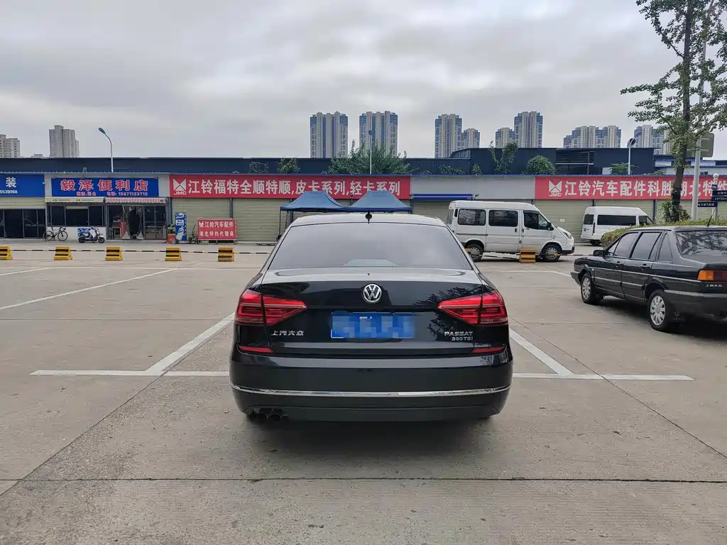 VOLKSWAGEN PASSAT 2017