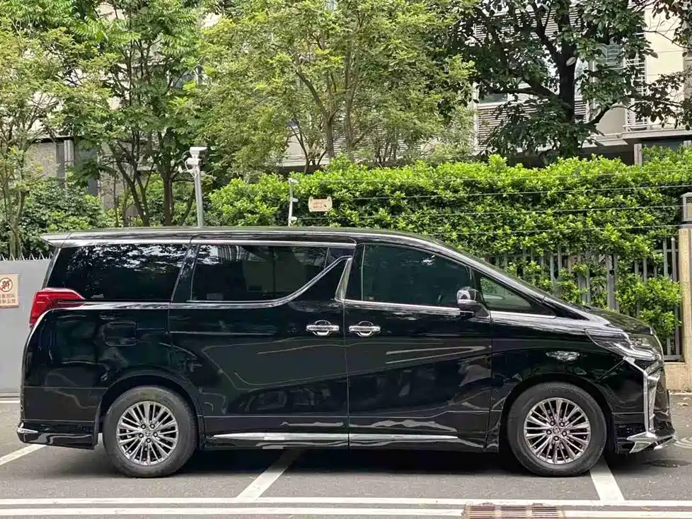 TOYOTA ALPHARD 2015