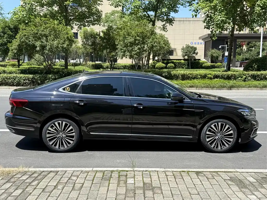 VOLKSWAGEN PASSAT 2021