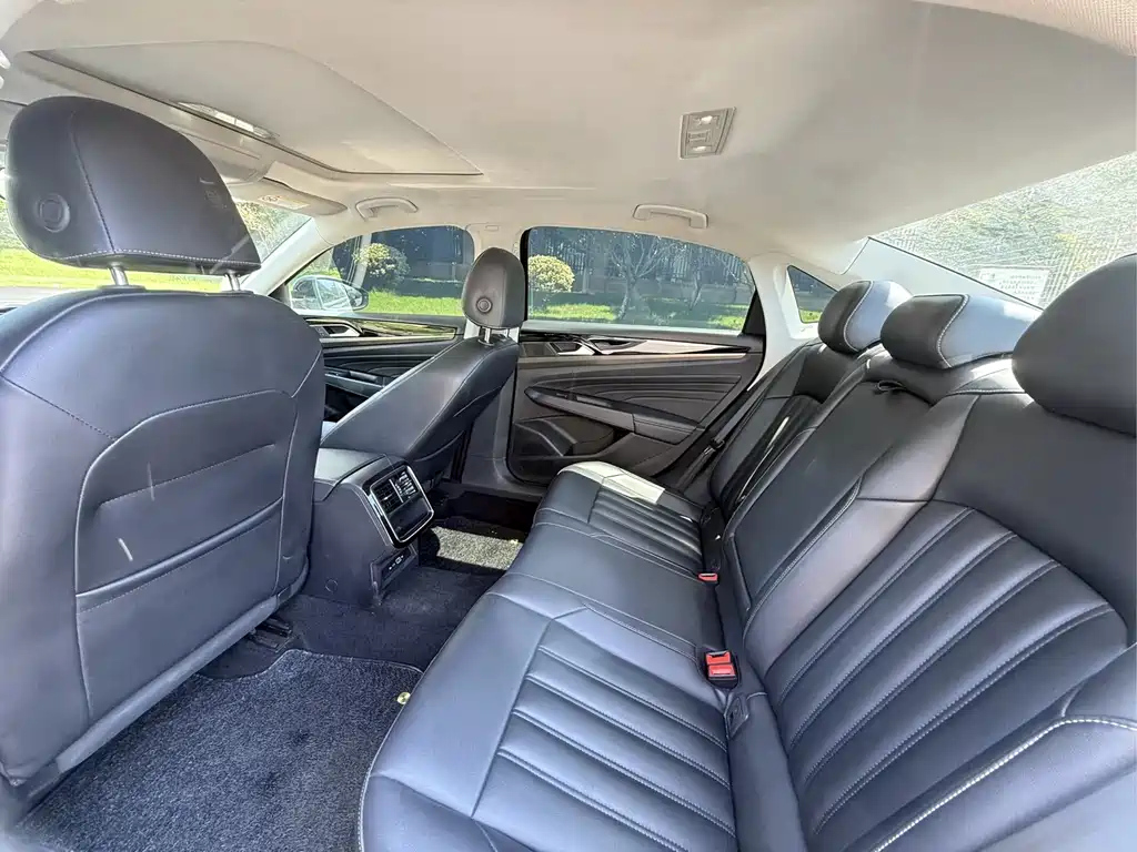 VOLKSWAGEN PASSAT 2021