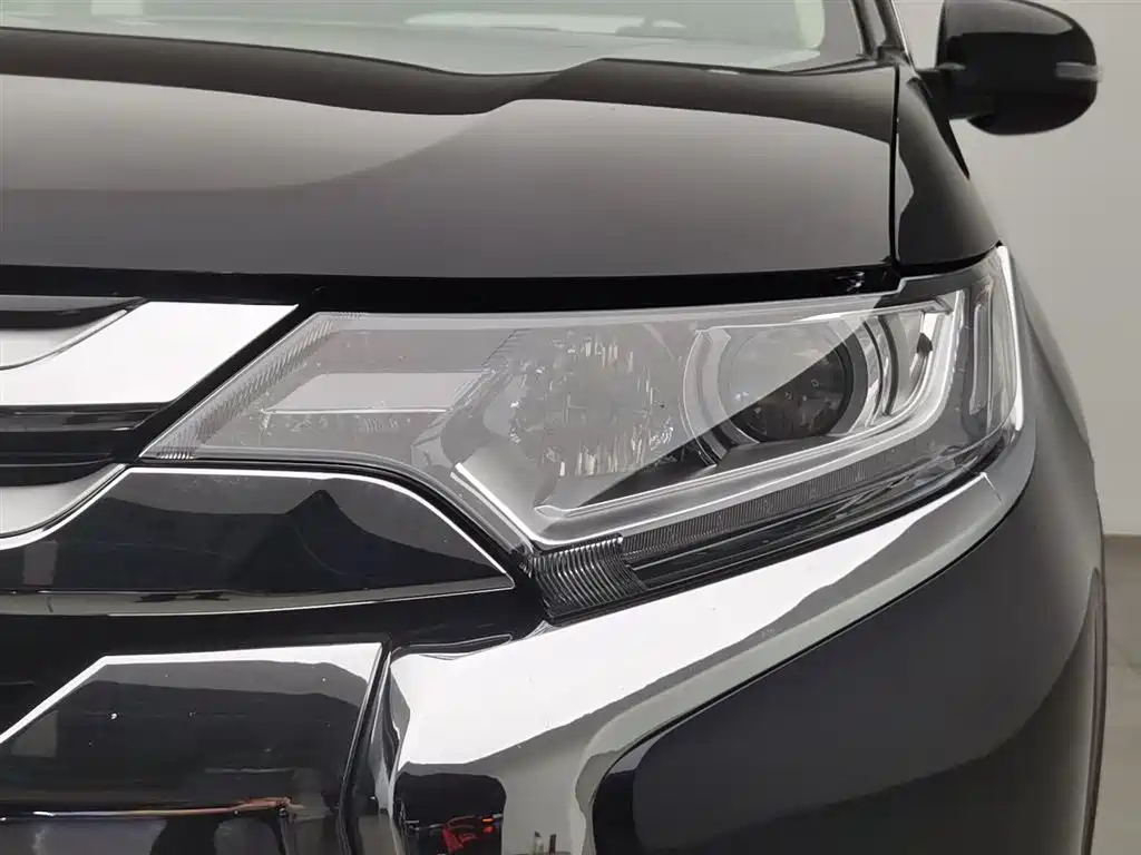 MITSUBISHI OUTLANDER 2018