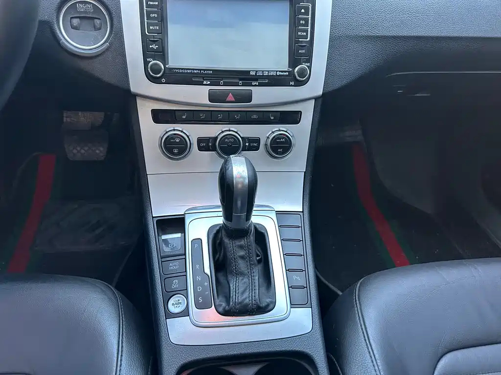 VOLKSWAGEN MAGOTAN 2012