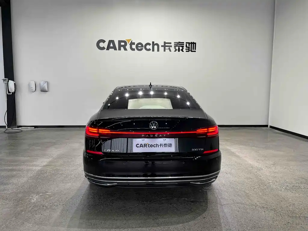 VOLKSWAGEN PASSAT 2024