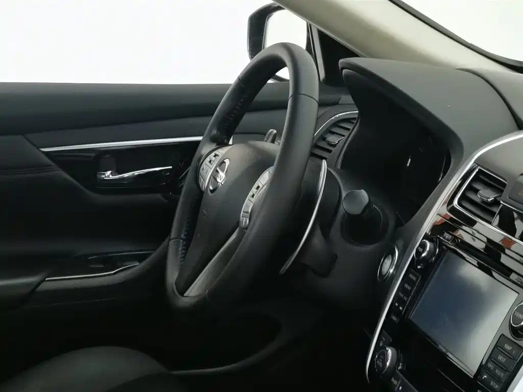 NISSAN TEANA 2016