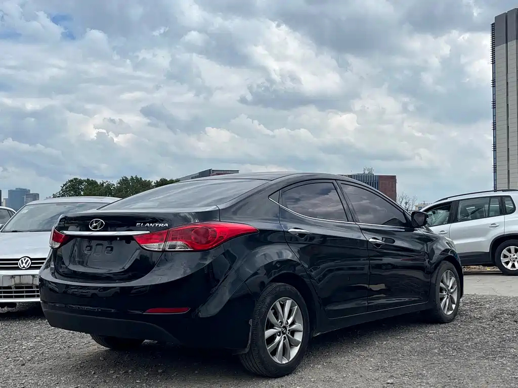 HYUNDAI ELANTRA 2015