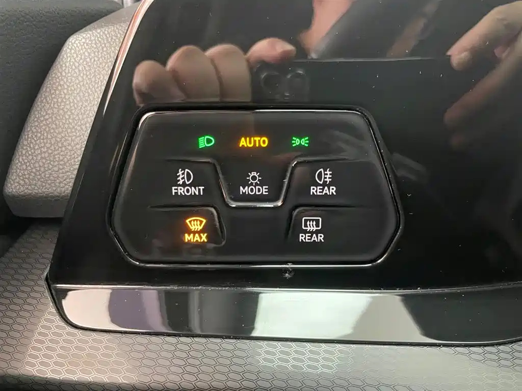 VOLKSWAGEN GOLF GTI 2021